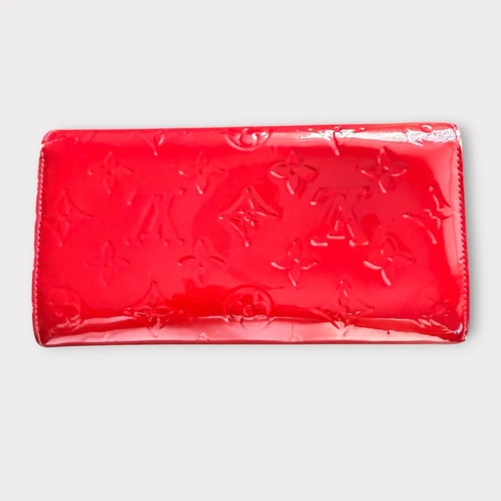 Louis Vuitton Vernis Monogram Long Sarah Wallet– Red